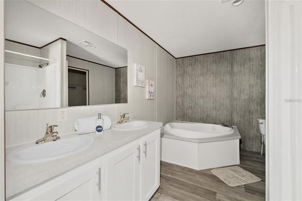 En Venta: $289,900 (4 camas, 2 baños, 1800 Pies cuadrados)