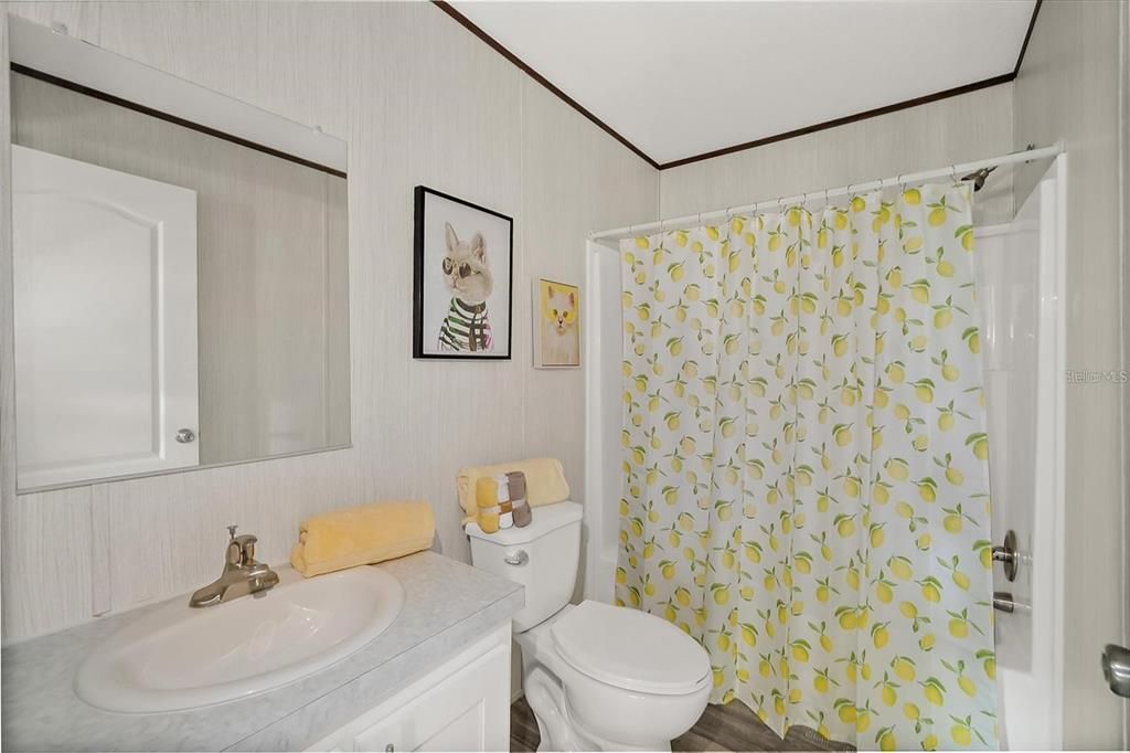 En Venta: $289,900 (4 camas, 2 baños, 1800 Pies cuadrados)