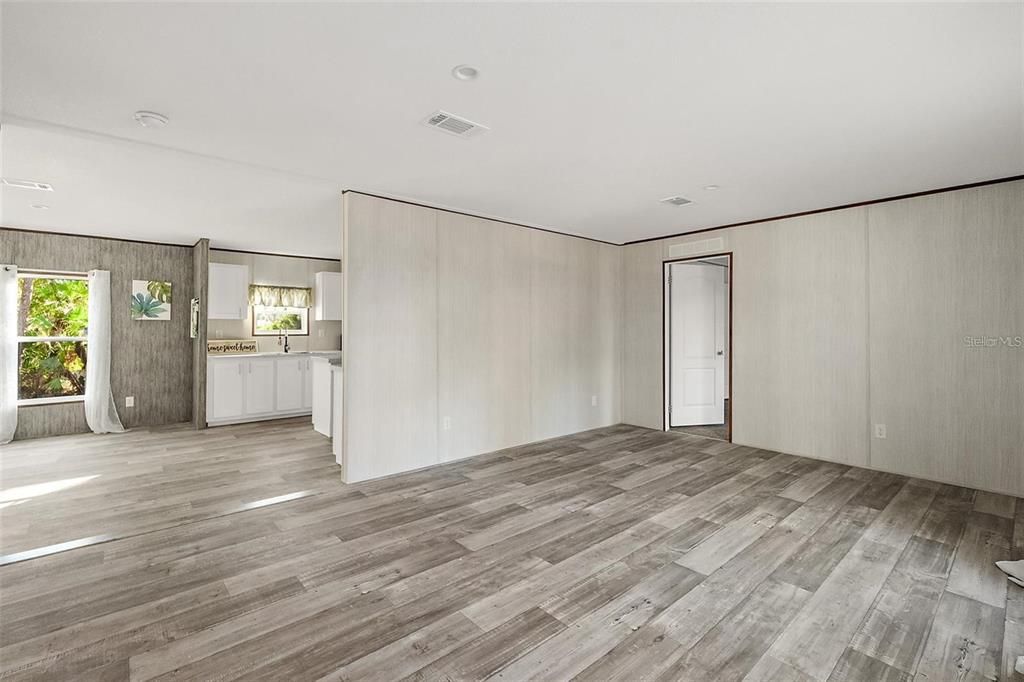 En Venta: $289,900 (4 camas, 2 baños, 1800 Pies cuadrados)