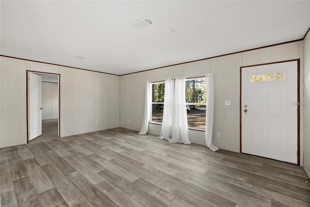 En Venta: $289,900 (4 camas, 2 baños, 1800 Pies cuadrados)