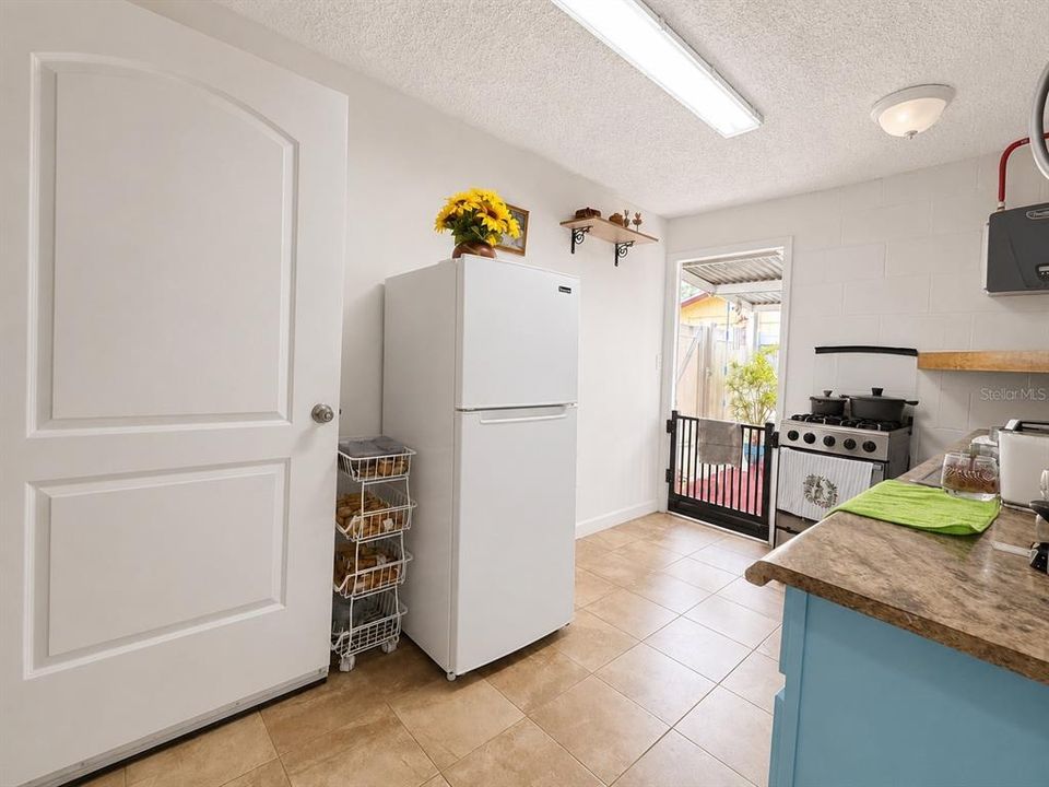 For Sale: $369,900 (4 beds, 3 baths, 1600 Square Feet)