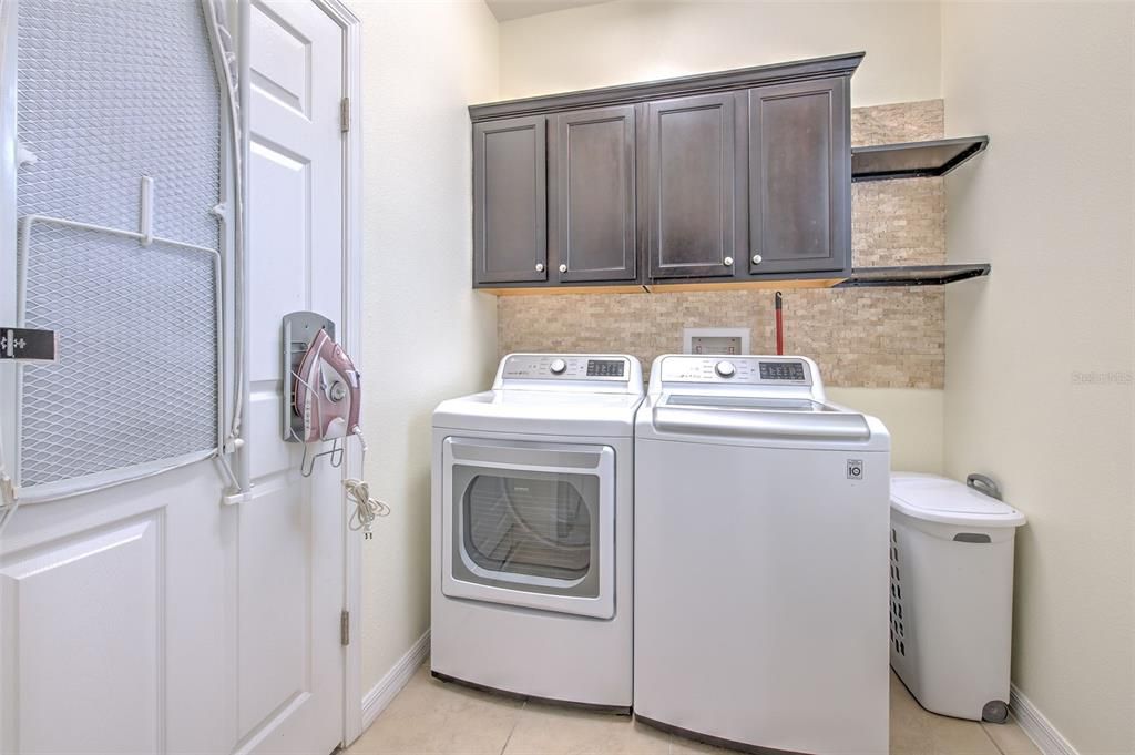 En Venta: $490,000 (4 camas, 2 baños, 2213 Pies cuadrados)