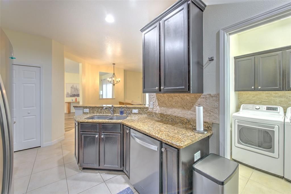 En Venta: $490,000 (4 camas, 2 baños, 2213 Pies cuadrados)