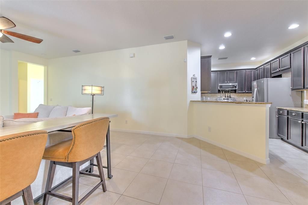 En Venta: $490,000 (4 camas, 2 baños, 2213 Pies cuadrados)