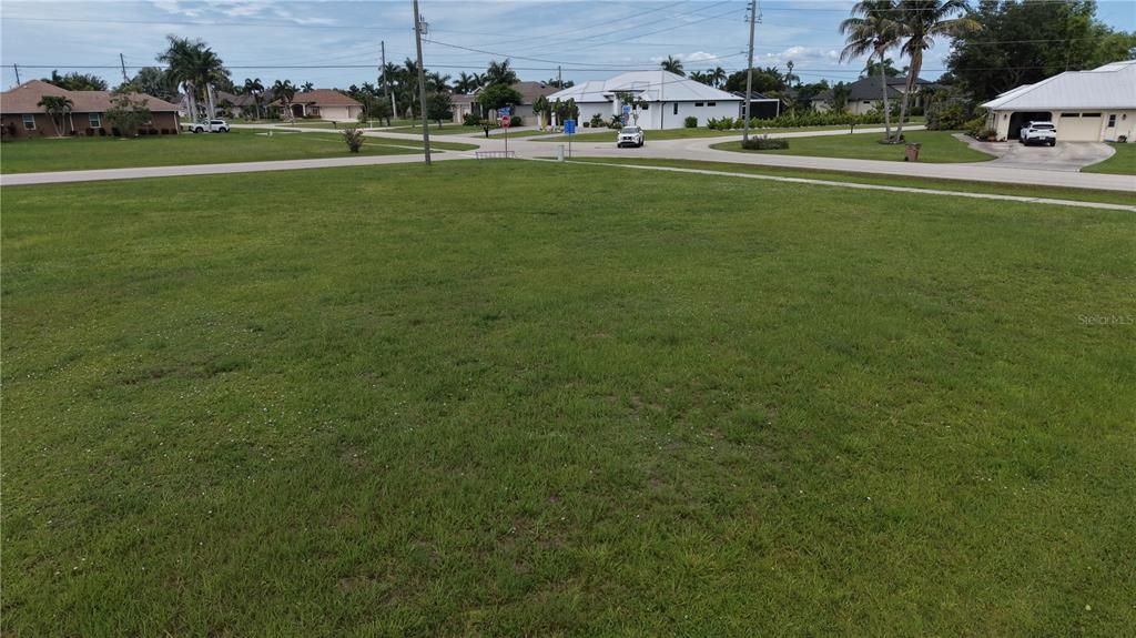 На продажу: $149,999 (0.52 acres)