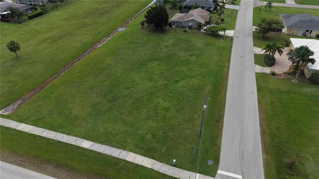 На продажу: $149,999 (0.52 acres)