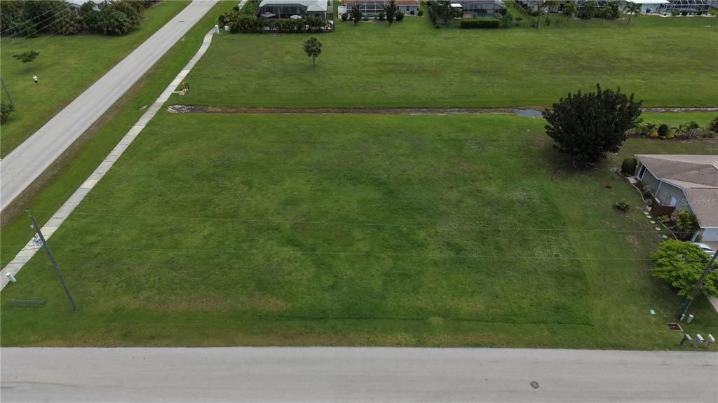 На продажу: $149,999 (0.52 acres)