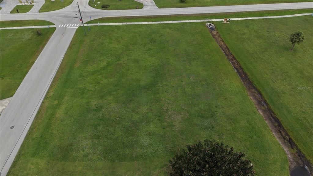 На продажу: $149,999 (0.52 acres)