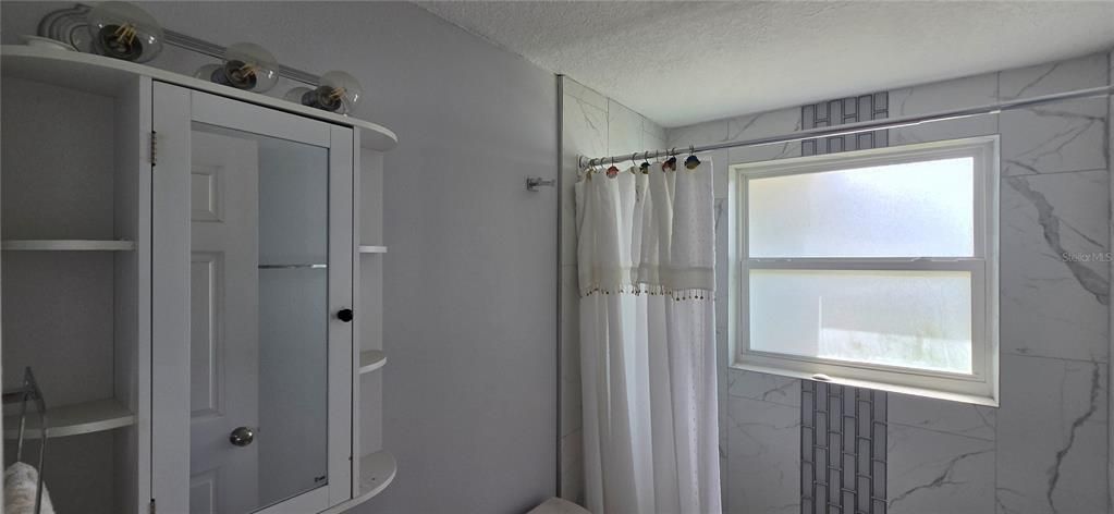 For Sale: $250,000 (2 beds, 1 baths, 813 Square Feet)