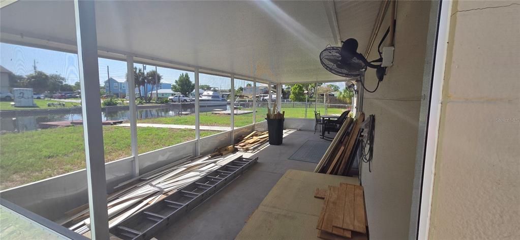 For Sale: $250,000 (2 beds, 1 baths, 813 Square Feet)