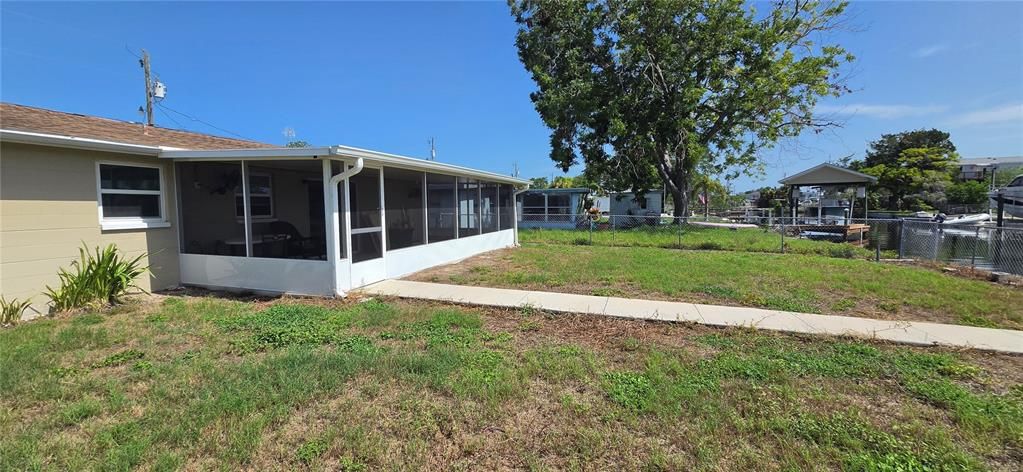 For Sale: $250,000 (2 beds, 1 baths, 813 Square Feet)