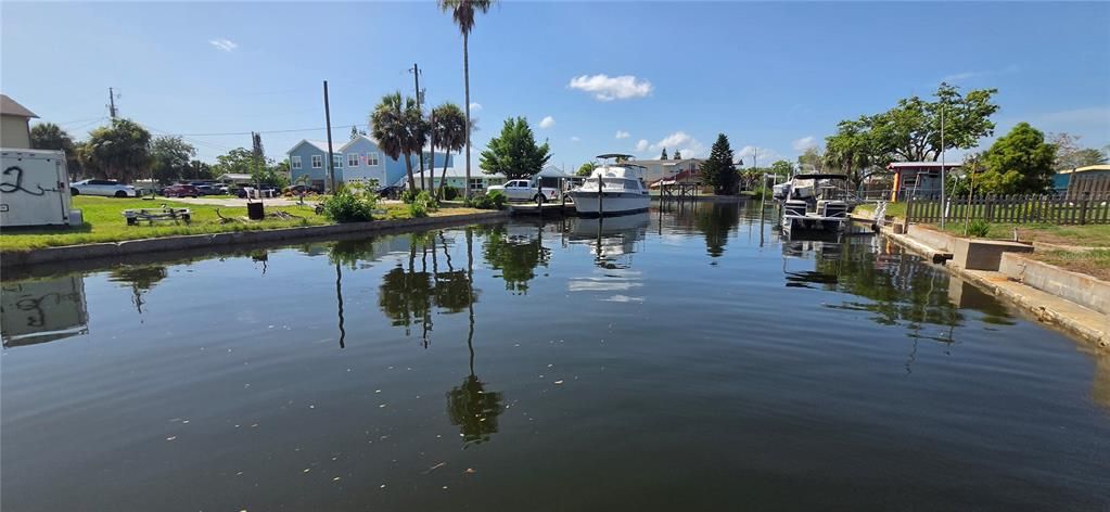For Sale: $250,000 (2 beds, 1 baths, 813 Square Feet)