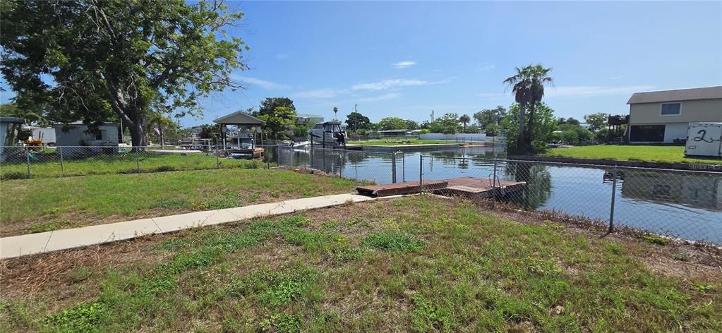 For Sale: $250,000 (2 beds, 1 baths, 813 Square Feet)