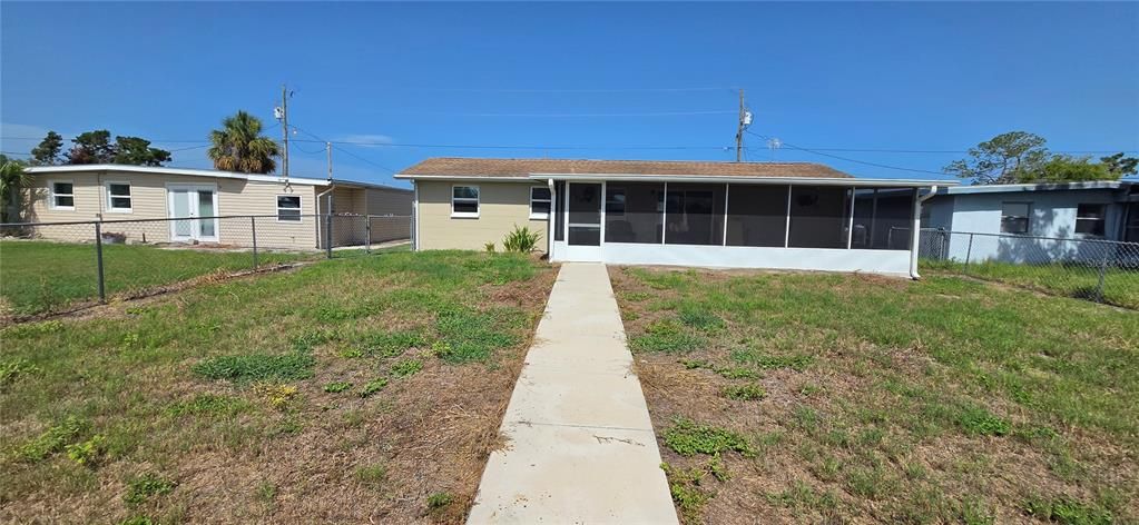 For Sale: $250,000 (2 beds, 1 baths, 813 Square Feet)
