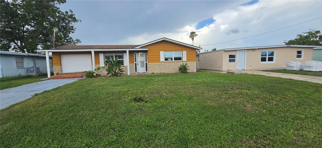 For Sale: $250,000 (2 beds, 1 baths, 813 Square Feet)