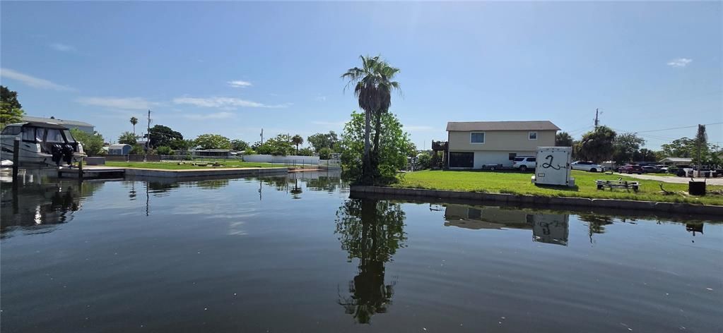 For Sale: $250,000 (2 beds, 1 baths, 813 Square Feet)