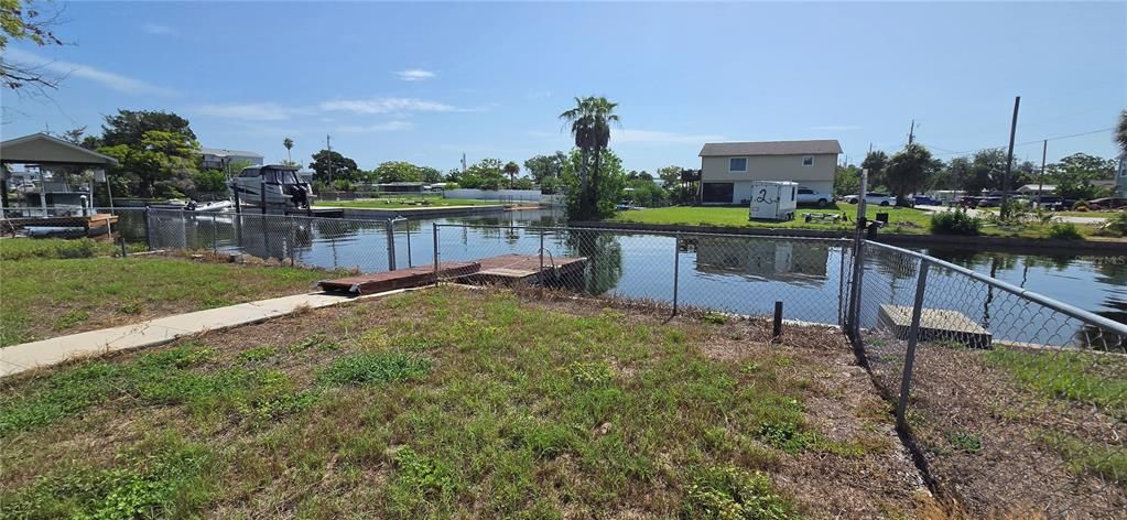 For Sale: $250,000 (2 beds, 1 baths, 813 Square Feet)