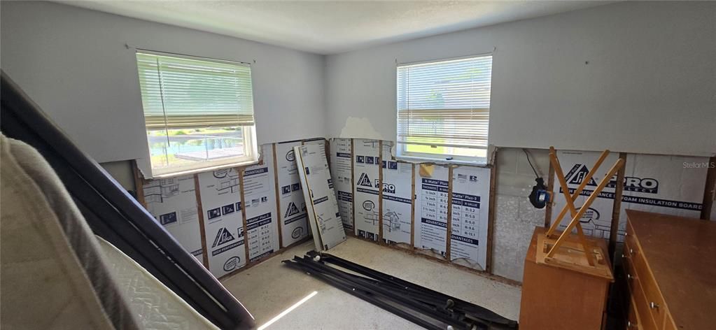 For Sale: $250,000 (2 beds, 1 baths, 813 Square Feet)