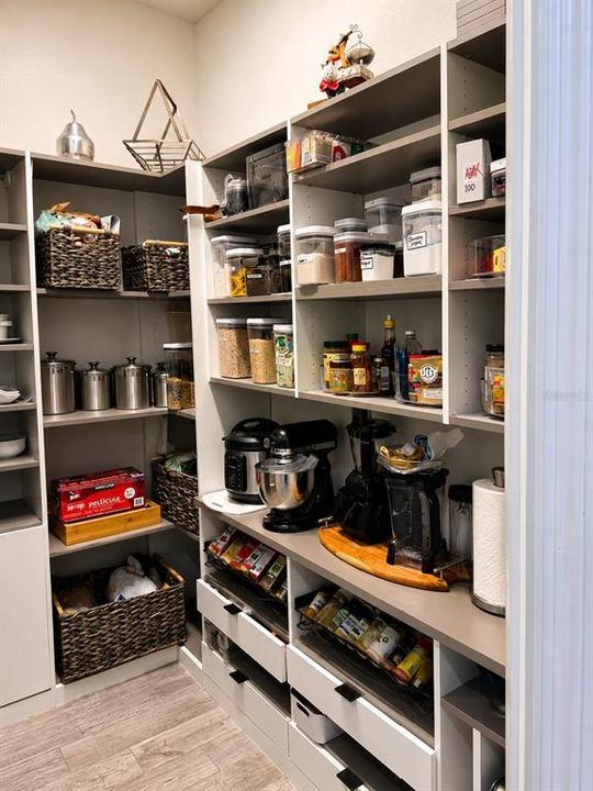 Activo con contrato: $950,000 (3 camas, 3 baños, 2534 Pies cuadrados)