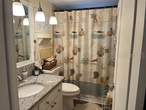 На продажу: $253,000 (2 спален, 2 ванн, 1070 Квадратных фут)
