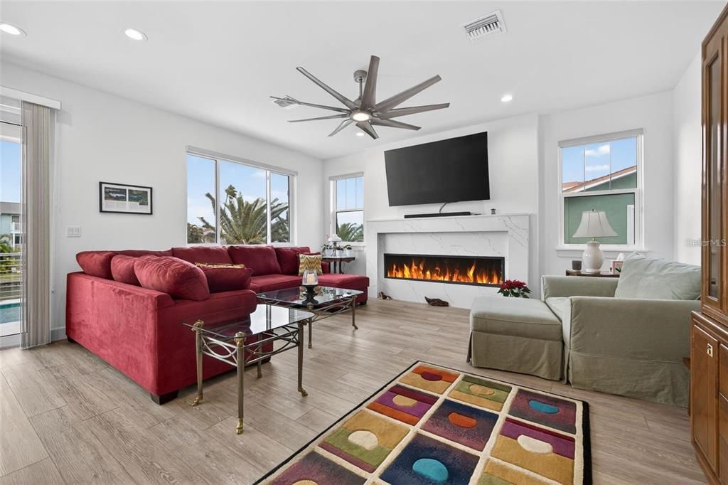 For Sale: $1,899,900 (2 beds, 2 baths, 1935 Square Feet)