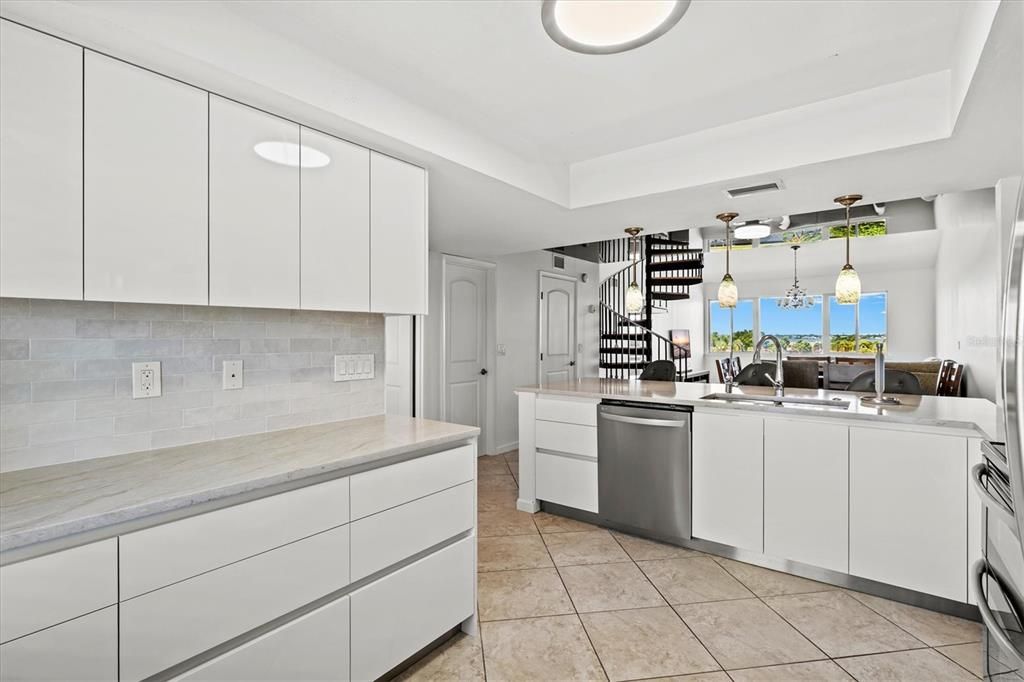 For Sale: $599,000 (3 beds, 3 baths, 1988 Square Feet)