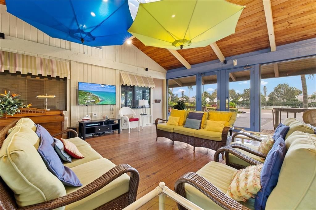 For Sale: $599,000 (3 beds, 3 baths, 1988 Square Feet)