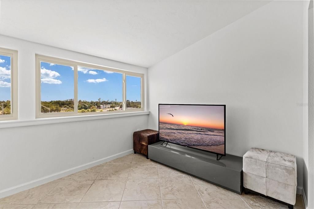 For Sale: $599,000 (3 beds, 3 baths, 1988 Square Feet)