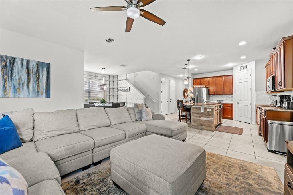 En Venta: $598,000 (5 camas, 5 baños, 3213 Pies cuadrados)