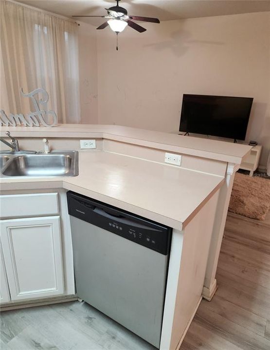 待售: $149,999 (3 贝兹, 2 浴室, 1578 平方英尺)
