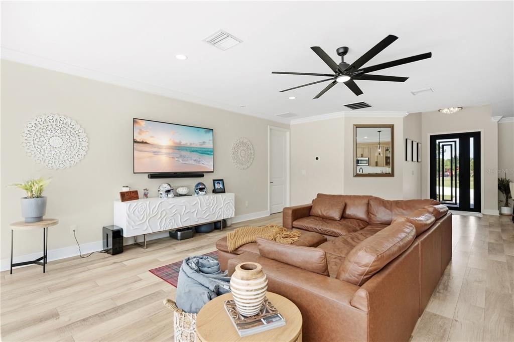 For Sale: $1,385,000 (4 beds, 2 baths, 2600 Square Feet)