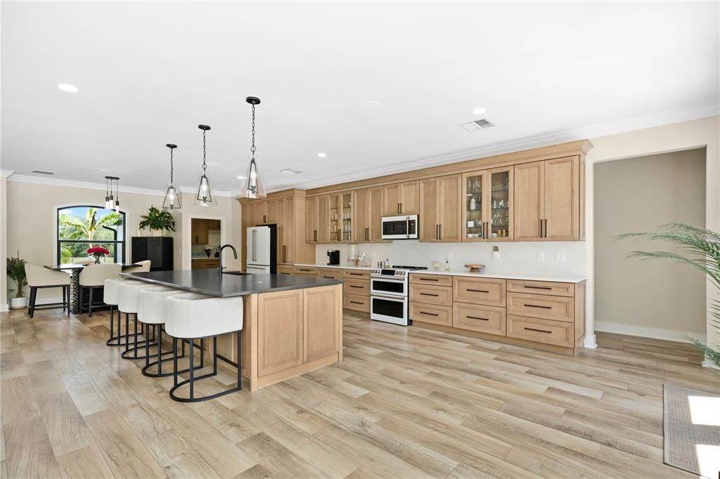 For Sale: $1,385,000 (4 beds, 2 baths, 2600 Square Feet)