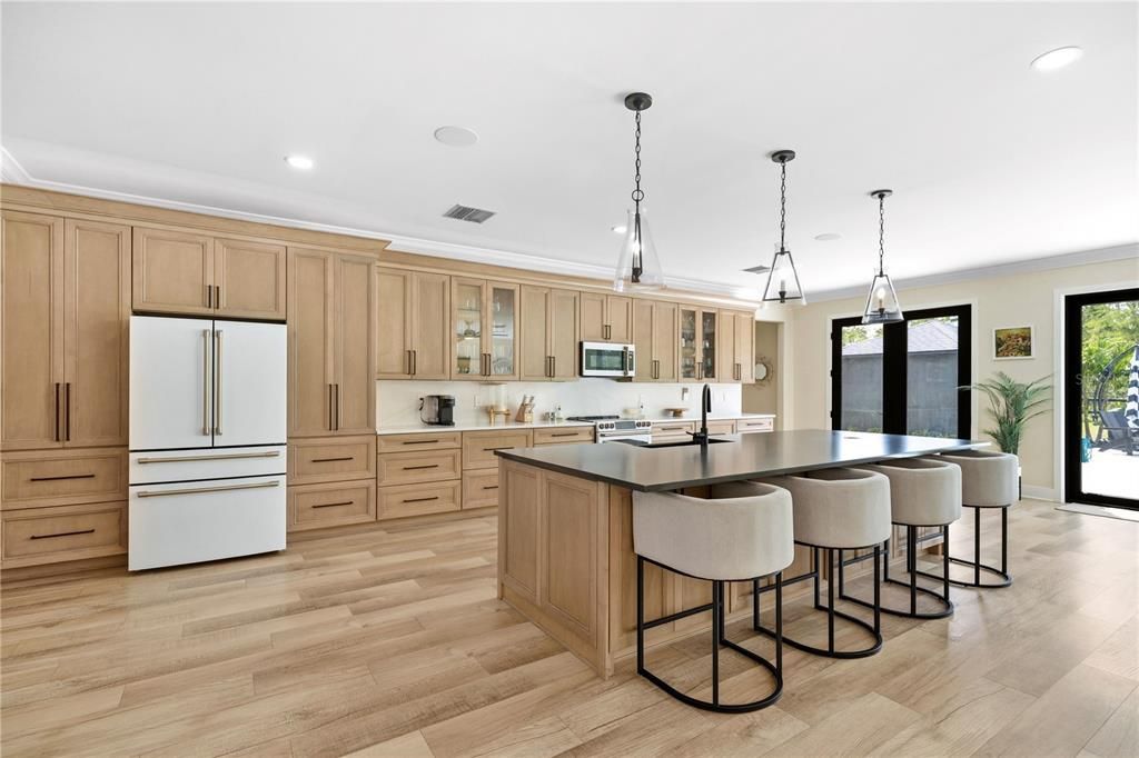 For Sale: $1,385,000 (4 beds, 2 baths, 2600 Square Feet)