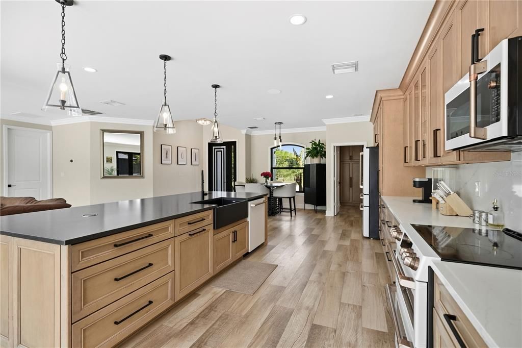 For Sale: $1,385,000 (4 beds, 2 baths, 2600 Square Feet)