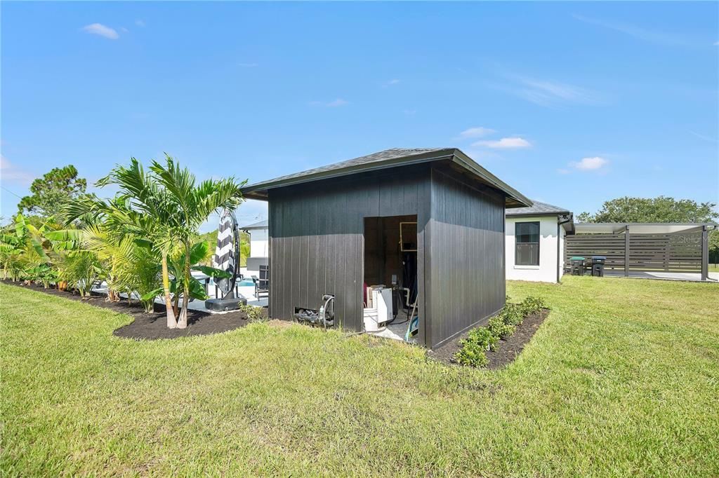 For Sale: $1,385,000 (4 beds, 2 baths, 2600 Square Feet)