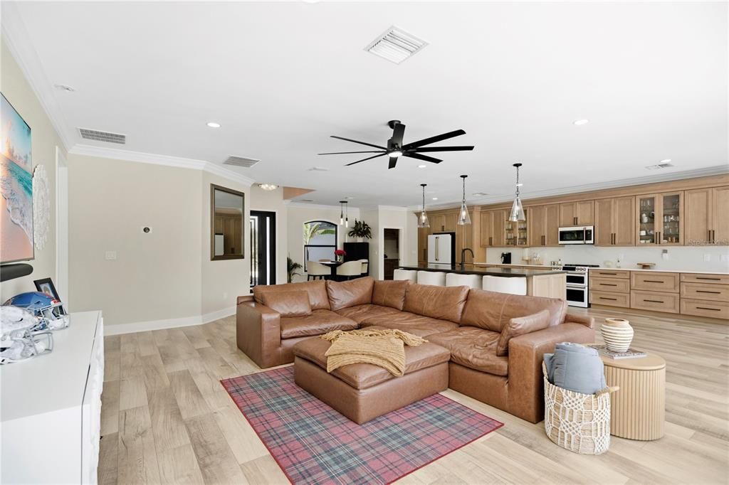 For Sale: $1,385,000 (4 beds, 2 baths, 2600 Square Feet)