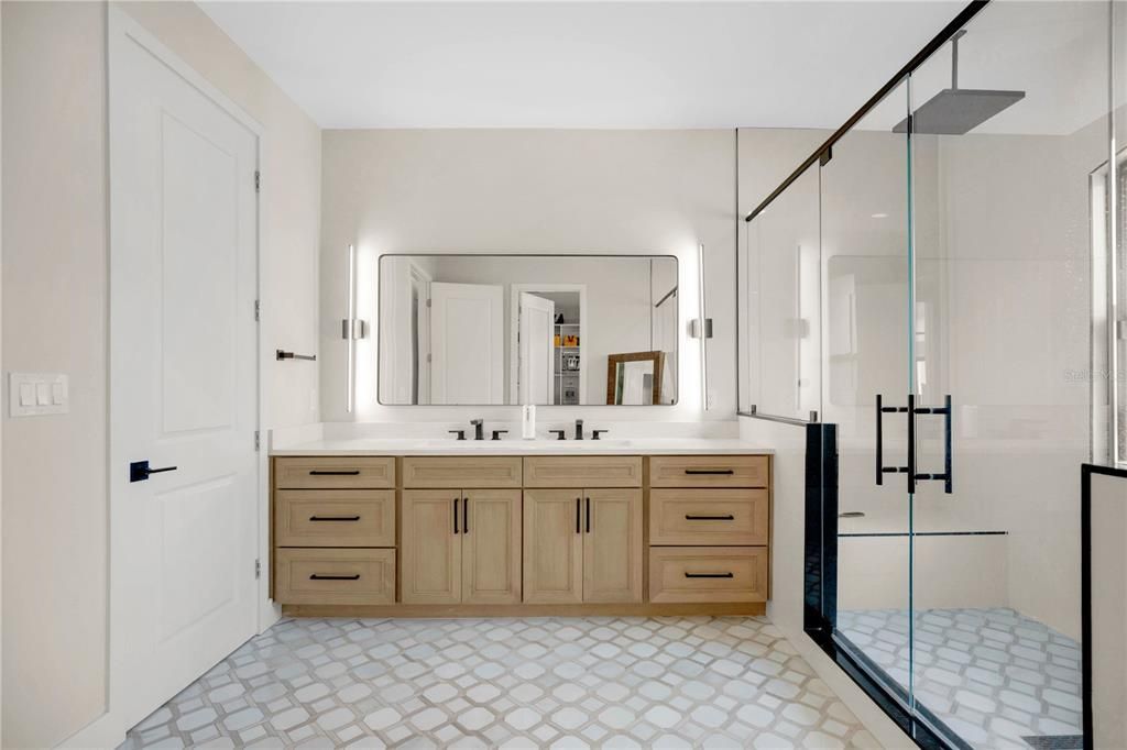 For Sale: $1,385,000 (4 beds, 2 baths, 2600 Square Feet)