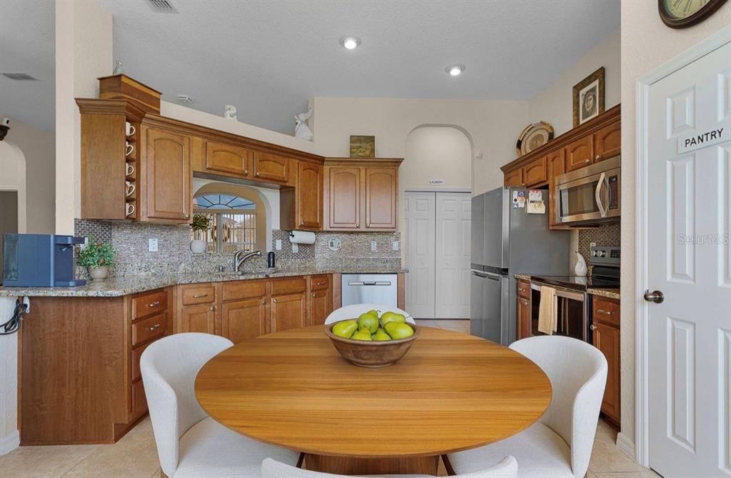 En Venta: $325,000 (3 camas, 2 baños, 1366 Pies cuadrados)
