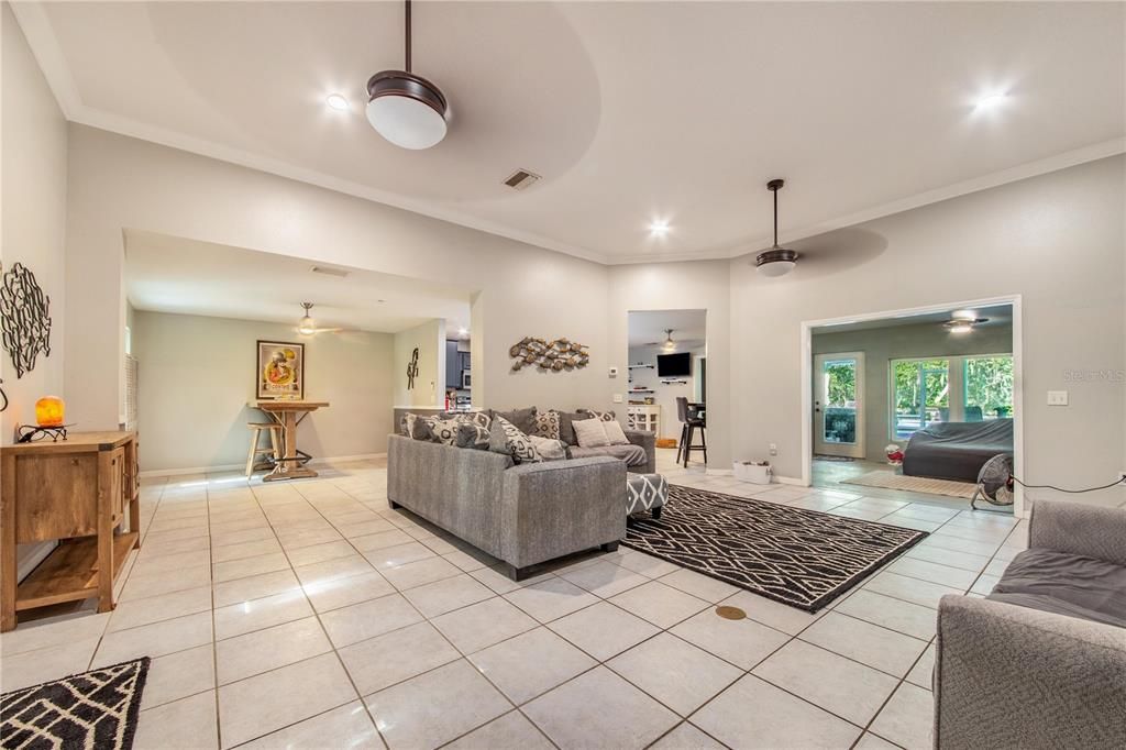 En Venta: $799,000 (3 camas, 2 baños, 2052 Pies cuadrados)