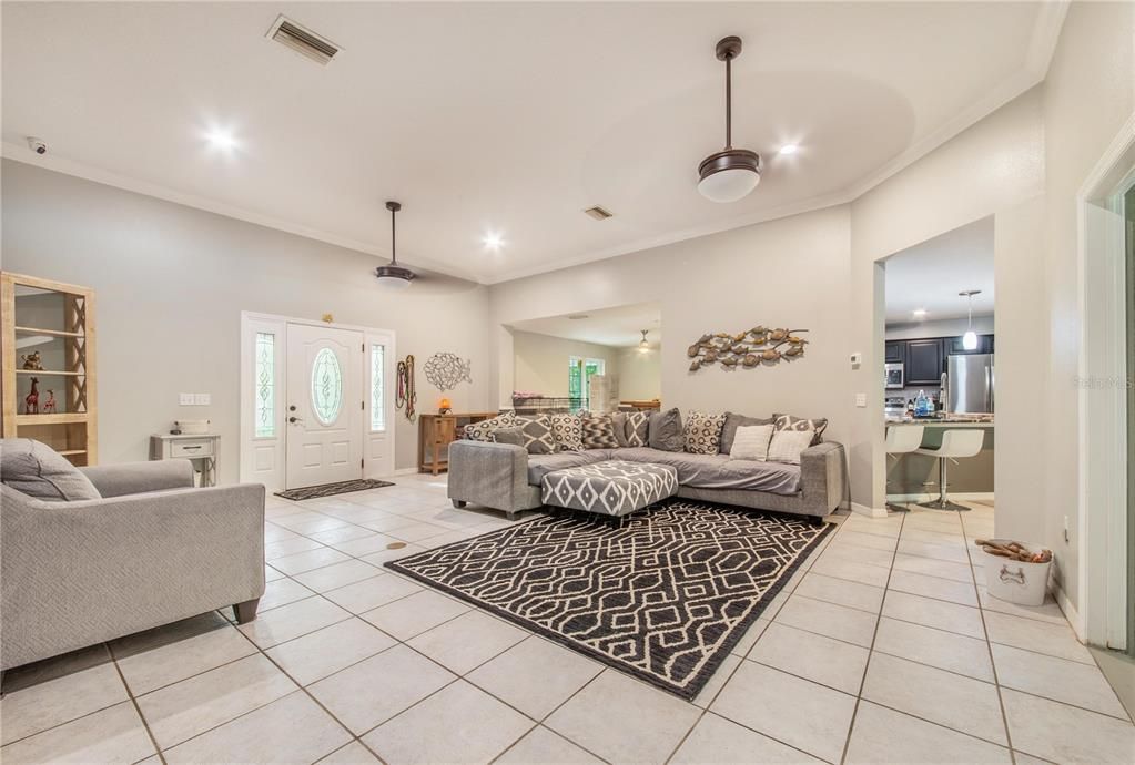 En Venta: $799,000 (3 camas, 2 baños, 2052 Pies cuadrados)