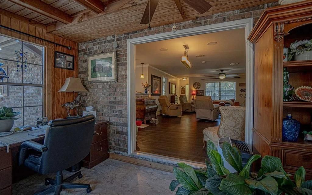 На продажу: $409,995 (3 спален, 3 ванн, 1990 Квадратных фут)