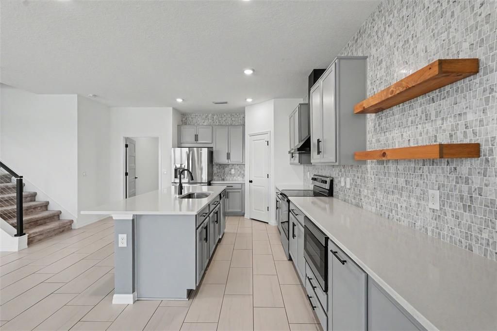 En Venta: $419,900 (4 camas, 2 baños, 2683 Pies cuadrados)