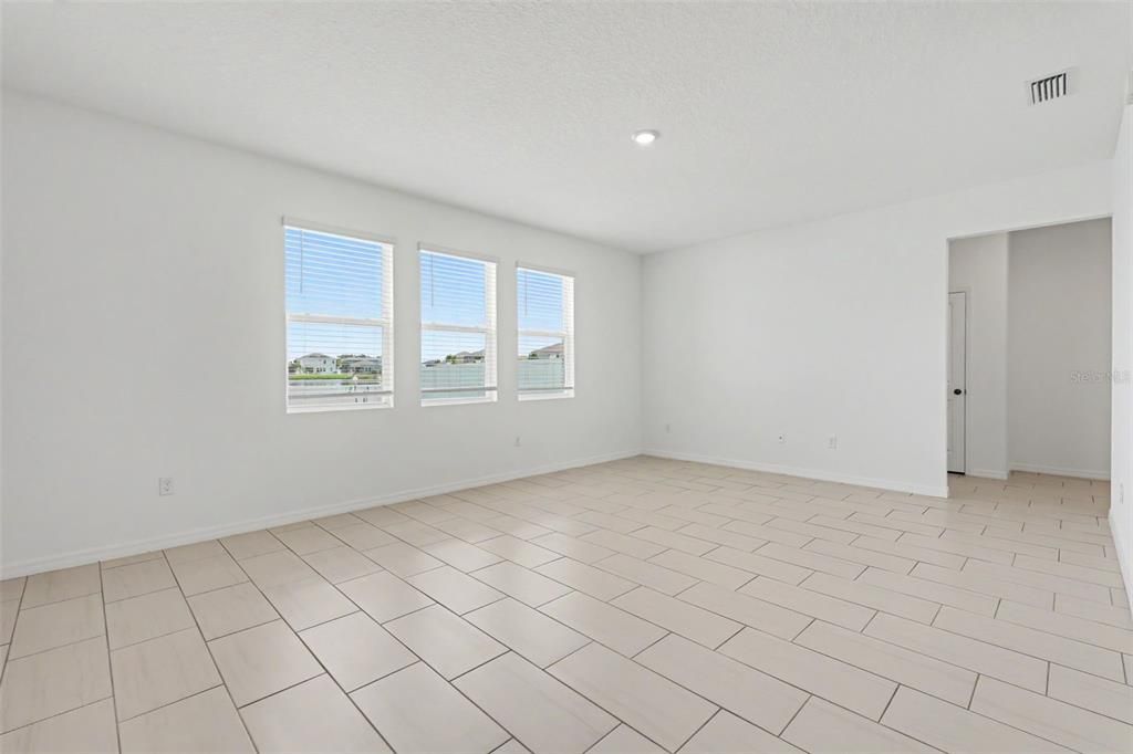 En Venta: $419,900 (4 camas, 2 baños, 2683 Pies cuadrados)