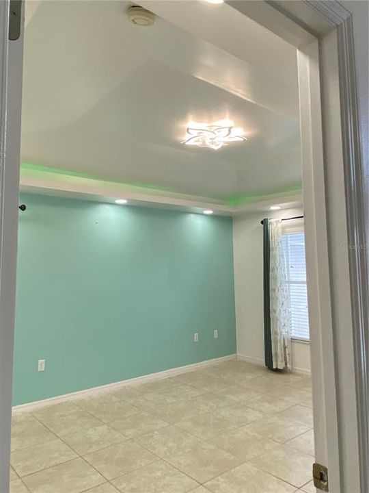 En Venta: $465,000 (4 camas, 3 baños, 1940 Pies cuadrados)