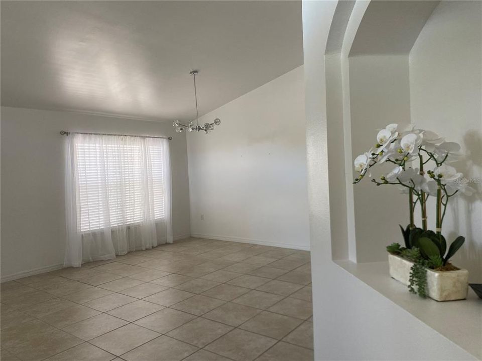 En Venta: $465,000 (4 camas, 3 baños, 1940 Pies cuadrados)