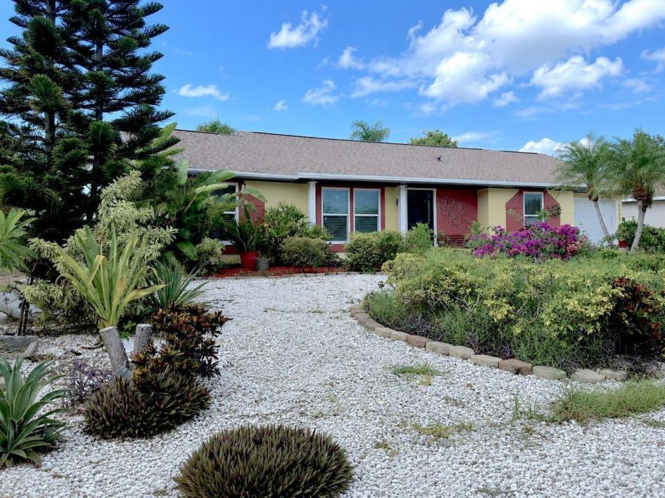 For Sale: $379,000 (2 beds, 2 baths, 1176 Square Feet)