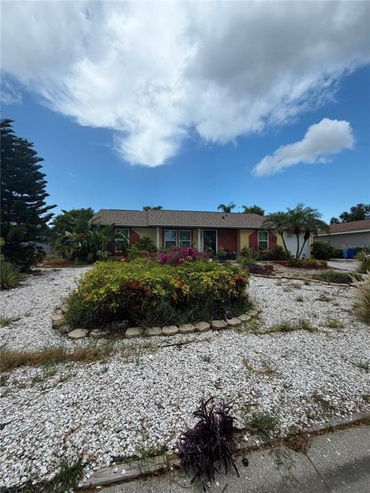 For Sale: $379,000 (2 beds, 2 baths, 1176 Square Feet)