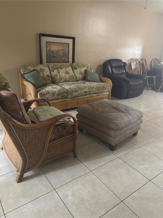 For Sale: $113,000 (2 beds, 2 baths, 932 Square Feet)