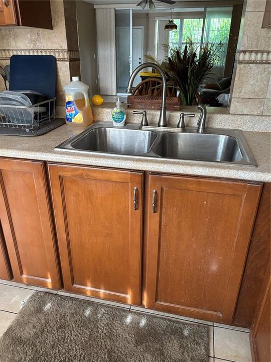 For Sale: $113,000 (2 beds, 2 baths, 932 Square Feet)