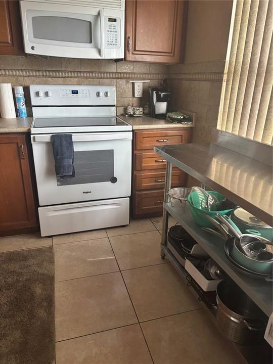 For Sale: $113,000 (2 beds, 2 baths, 932 Square Feet)